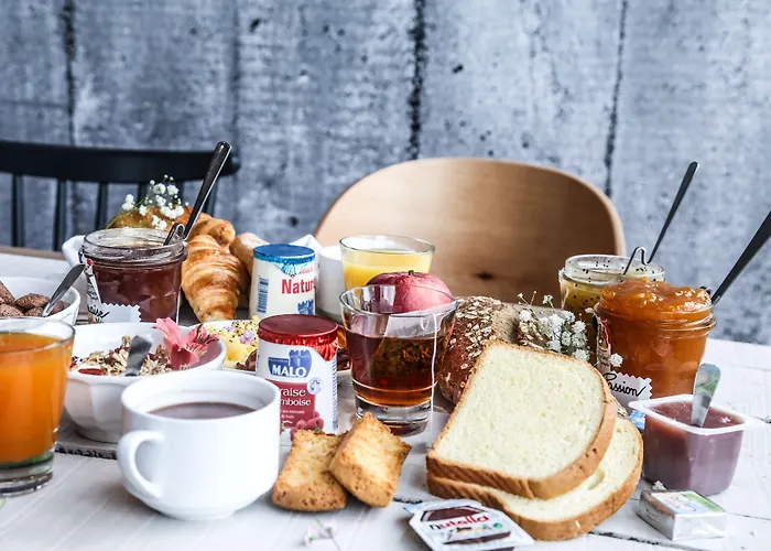 Отель Port Du Moulin Blanc 3*