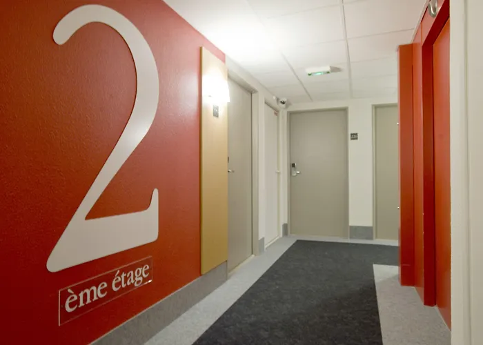 Отель Port Du Moulin Blanc